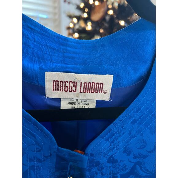 Vintage Silk Maggy London Royal Blue Floral Textured Gold Button Top, 6 - Picture 9 of 11